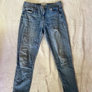 Blue/ light wash skinny jeans, size 7 but can fit 6 or 8